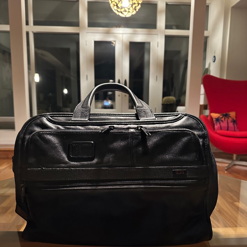 Tumi - Leather briefcase,